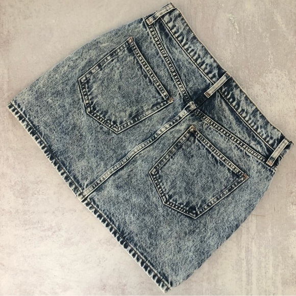 GAP 5 Pocket Mini Skirt in Acid Wash, 25 LN - Picture 5 of 7